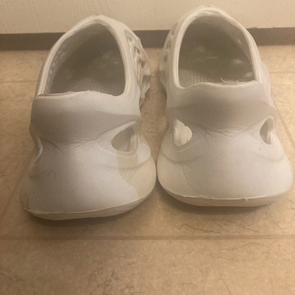 Yeezy Foam Runner - Picture 4 of 7